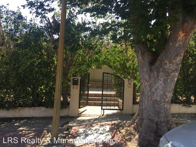 Foto del edificio - 3 br, 3 bath House - 20330 Oxnard St