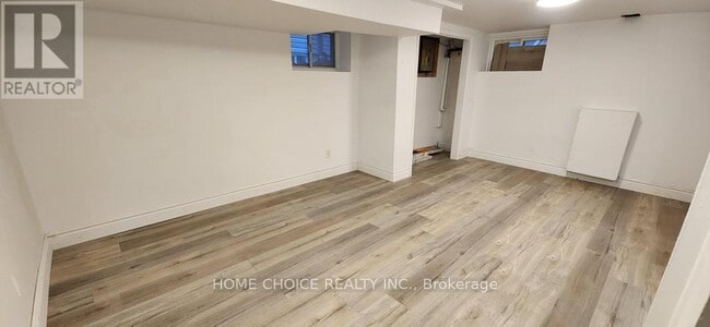 Building Photo - 82 Maple St