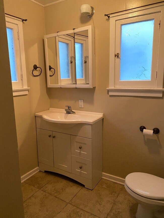 Bathroom - 225 30th Plz