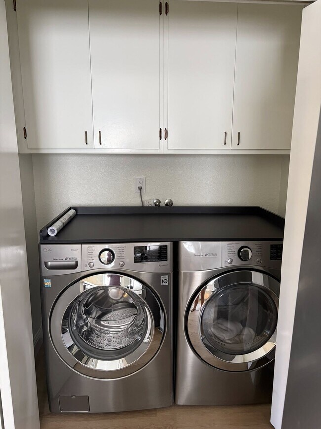 Foto del edificio - 1444 E Canal Dr