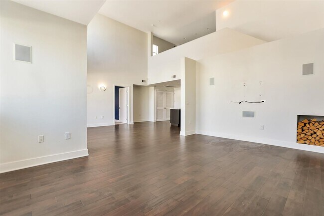 very bright - 4211 Redwood Ave