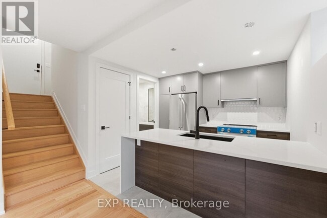 Building Photo - 514 Roosevelt Ave