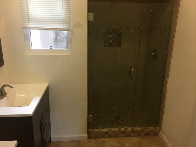 Foto del edificio - Lovely 4 bed / 2.5 bath University City Home