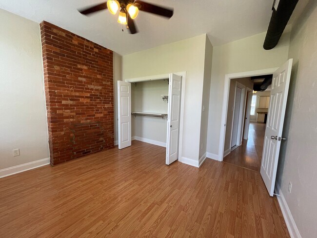 Foto del edificio - 6710 McPherson Blvd