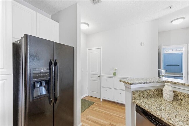 Building Photo - 10 Perimeter Summit Blvd