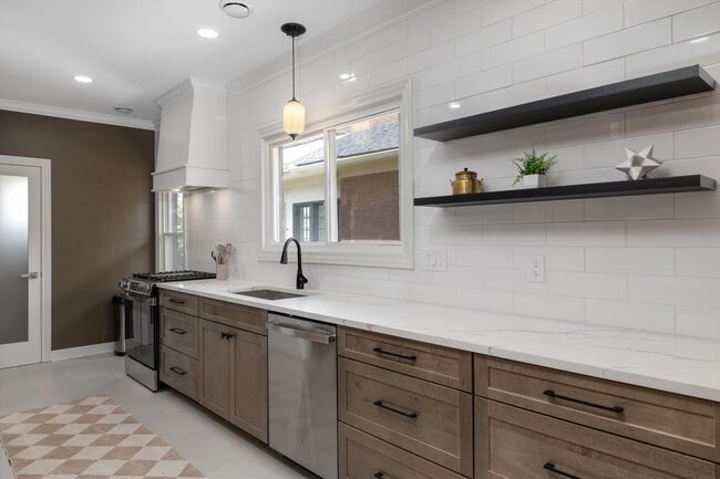 Foto del edificio - 1458 Virginia Park St