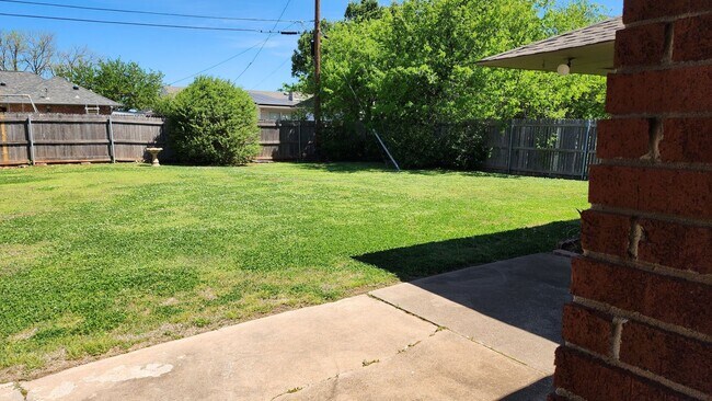 Foto del edificio - Beautiful 3 Bed 2 Bath Home In Desirable E...