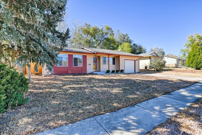 Building Photo - Cute 3 Bedroom Home in Central Colorado Sp...