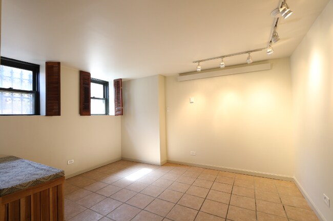 Building Photo - 1510 W Jackson Blvd