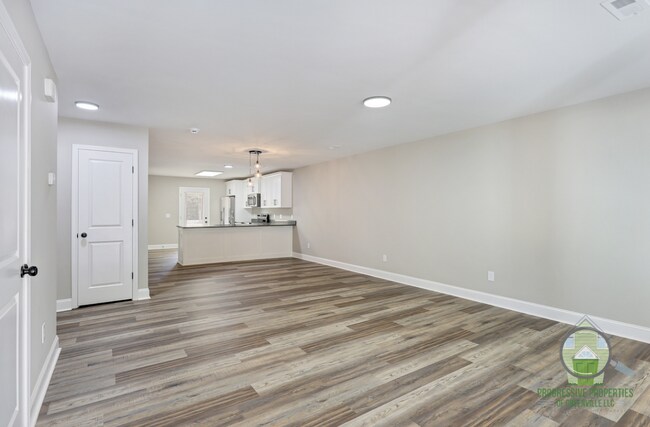 Building Photo - 109 Lyman Lodge Rd