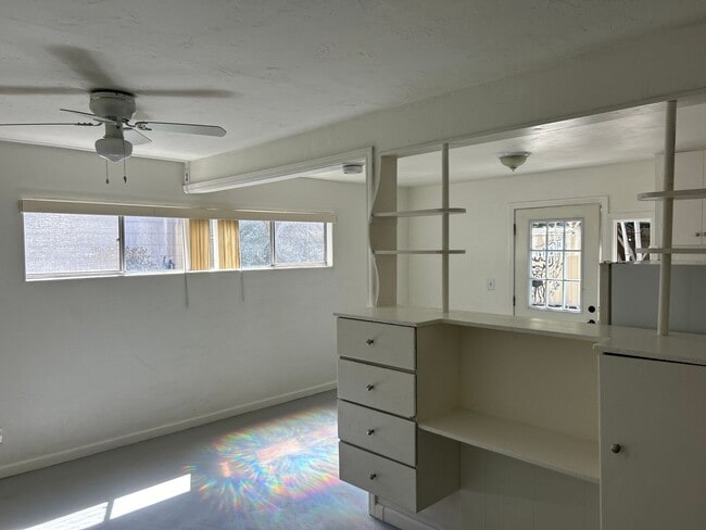 Foto del edificio - Available Now! Small Studio House