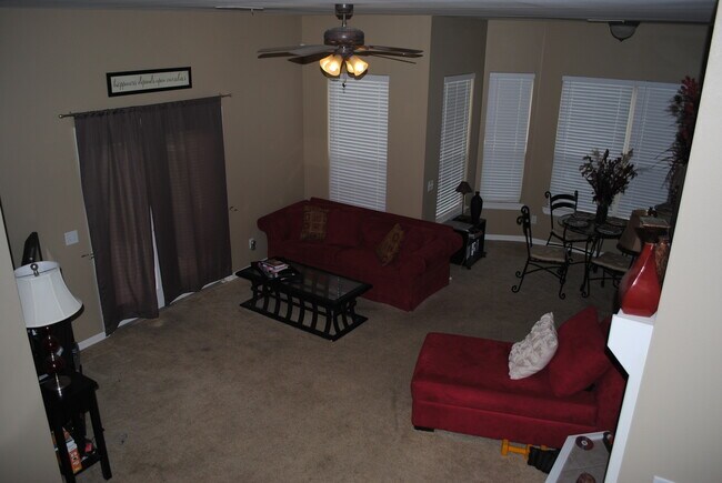 Foto del edificio - Three Bed / Three Bath with Fenced Yard an...
