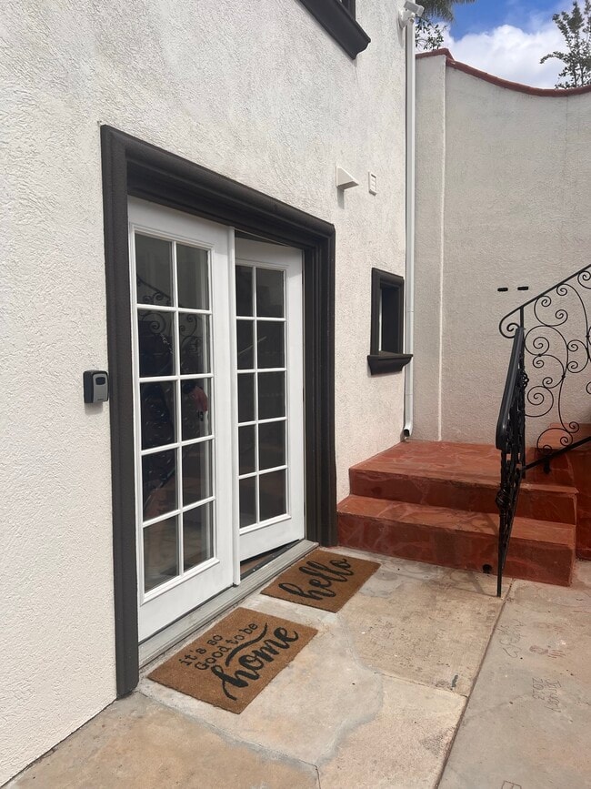 Entrance - 9320 Lavell St