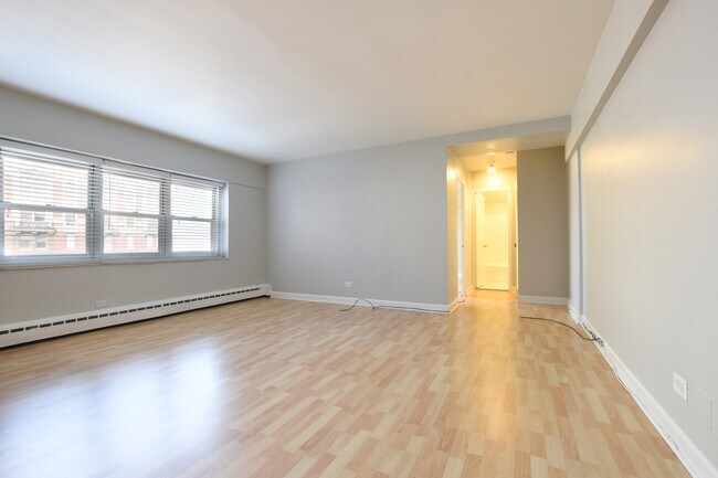 Foto del edificio - 4970 N Marine Dr