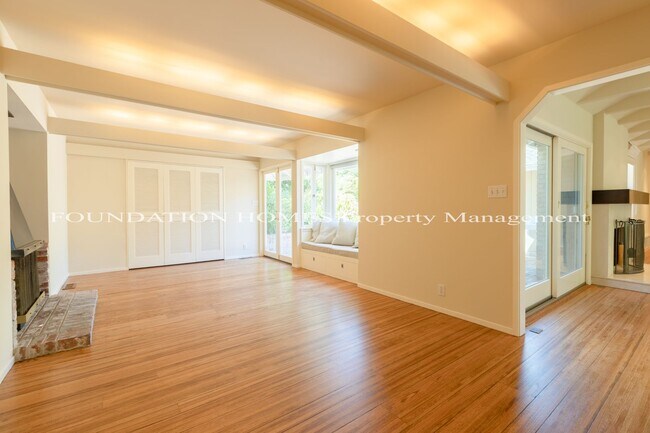 Foto del edificio - Upscale Country Club 3BD/2BA with BONUS Ro...
