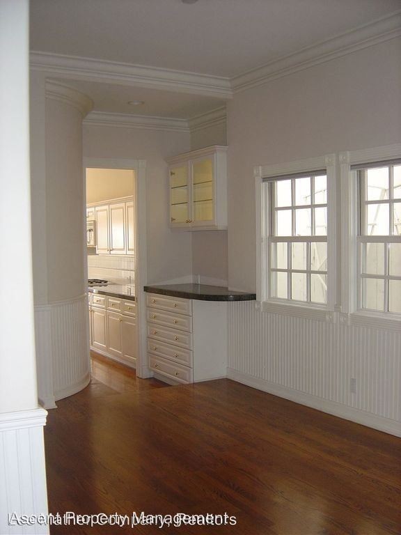 Building Photo - 4 br, 3.5 bath House - 859 I Ave.