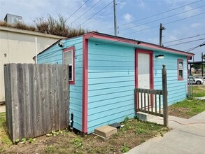 Building Photo - 6104 Heards Ln