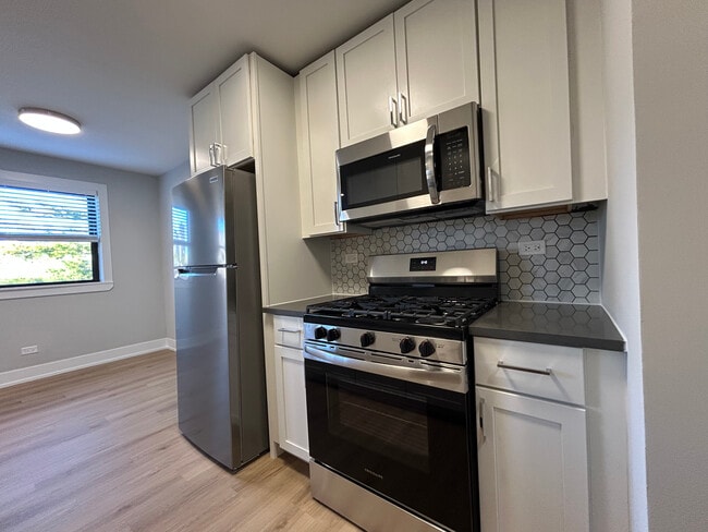 Building Photo - 540 W Aldine Ave