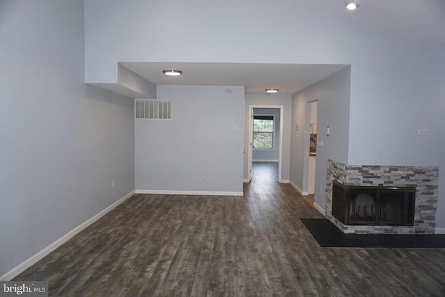 Building Photo - 112 Biscayne Ct