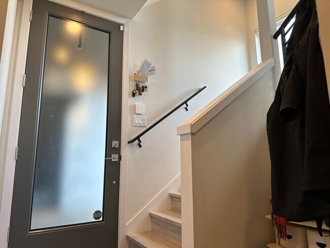 Foto del edificio - Centrally Located Capitol Hill 2-Bedroom with Rooftop Deck and Parking - Pet-Friendly!