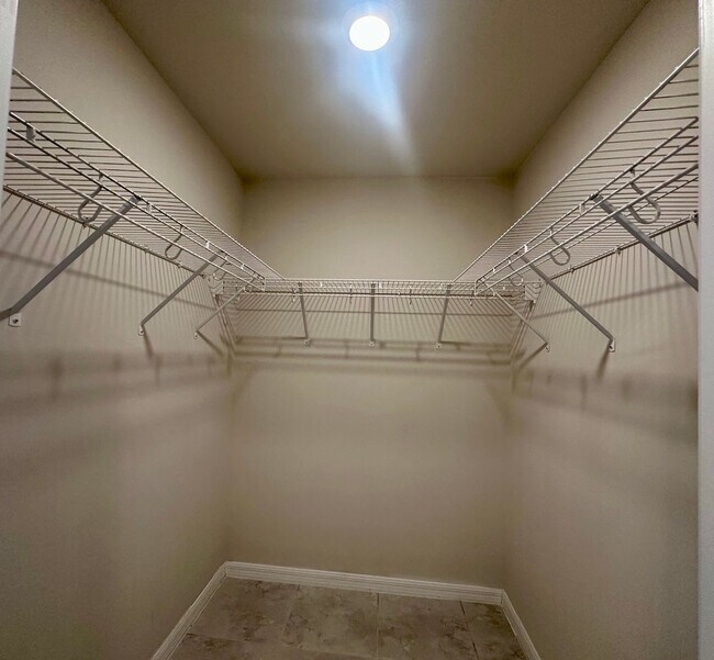 Foto del edificio - 4 Bedroom 2 Bathroom 2 Car Garage- NW Cape Coral Home with Screened Lania