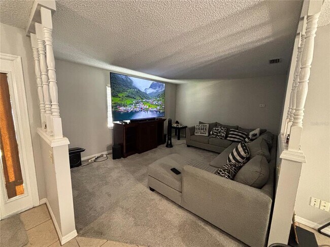 Foto del edificio - 2139 E Old Mill Dr