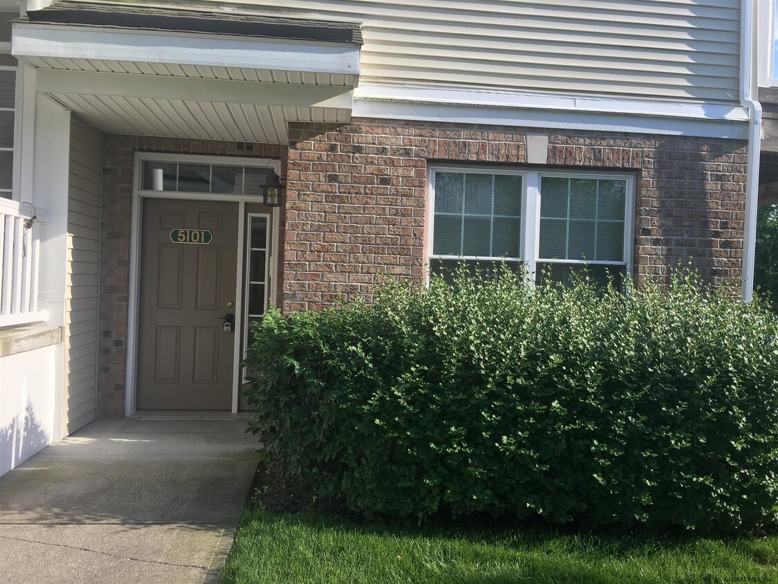 5101 Admiral's Walk Dr, Cohoes, NY 12047 Condo for Rent in Cohoes, NY
