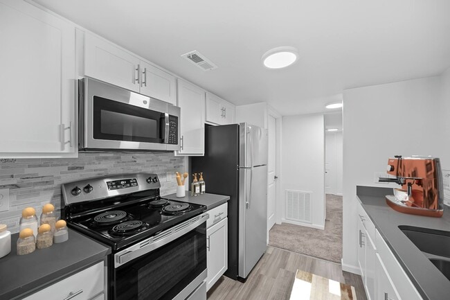 Building Photo - Ivy Hills Living Spaces