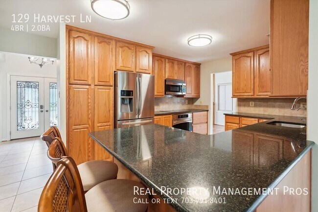 Building Photo - Beautifully Updated Single Family Home For...