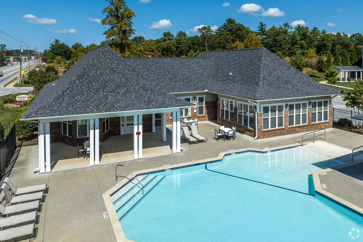 Seasons at Cane Creek Apartments in Fletcher, NC