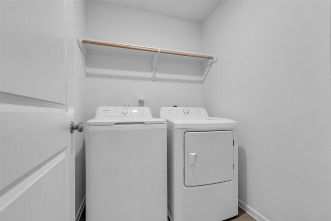 Foto del edificio - 277 Douglas Hls Dr