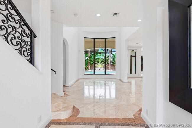 Building Photo - 260 NE Wavecrest Ct