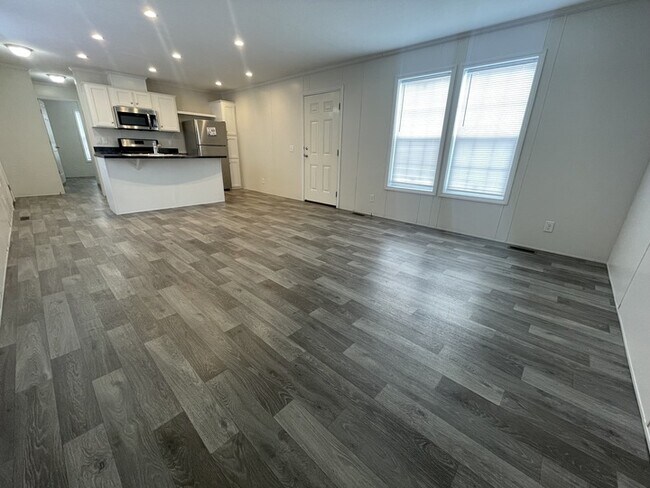 Building Photo - 38171 Ducharme Dr