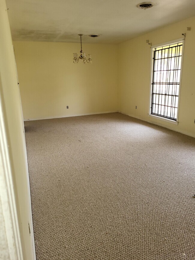 Building Photo - 2715 Hemingway Cir