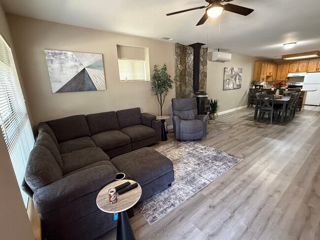 Building Photo - 11 Kokanee Dr