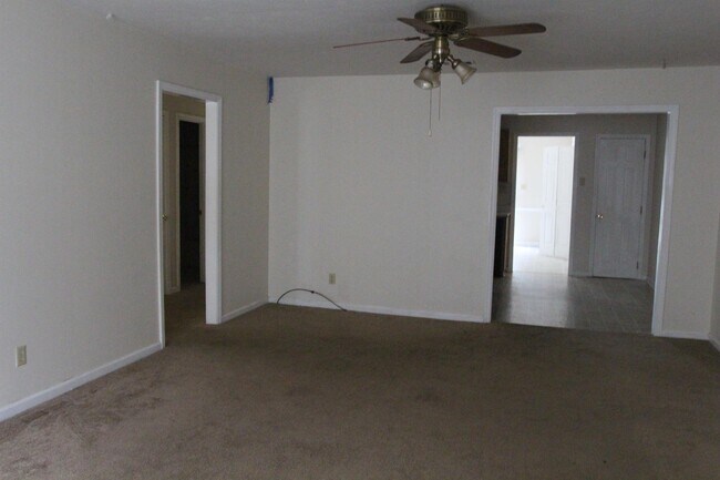 Building Photo - 104 Gala Ct