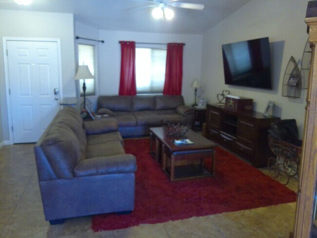 Foto del edificio - 3501 Iroquois Dr
