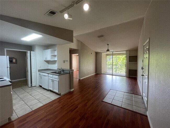 Foto del edificio - 8915 Latrec Ave