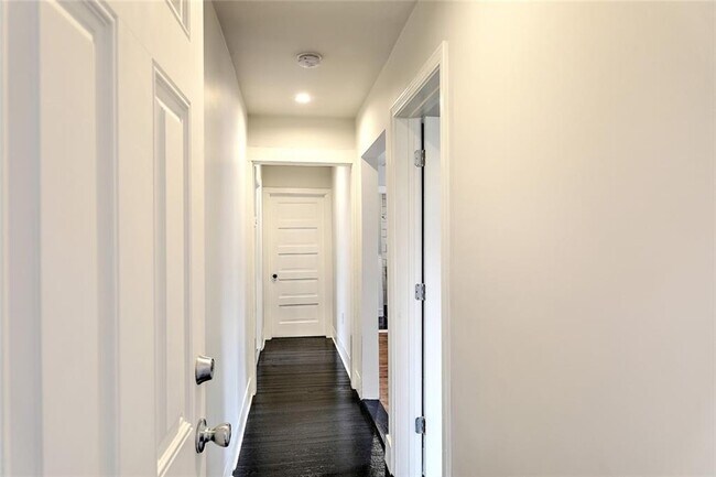 Building Photo - 222 Rochambeau Ave