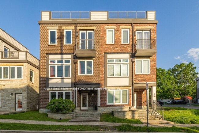 Building Photo - 226 22nd St