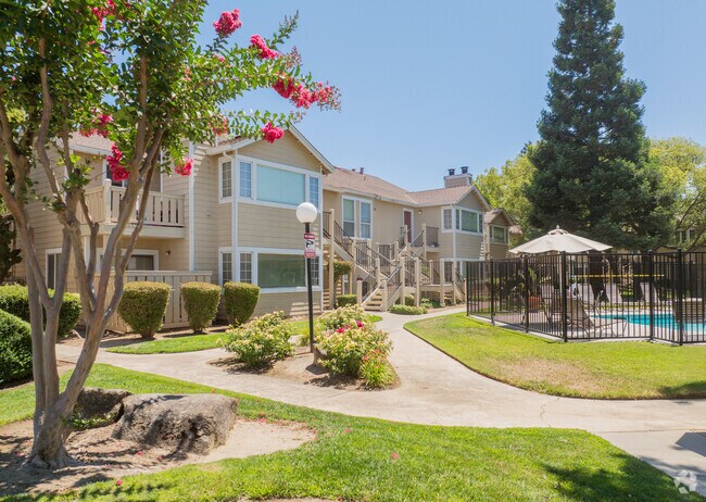 Edificio - Monterey Village