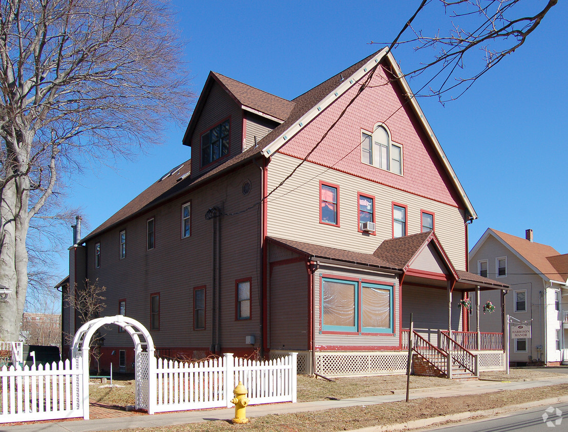 Building Photo - Harrison Manor