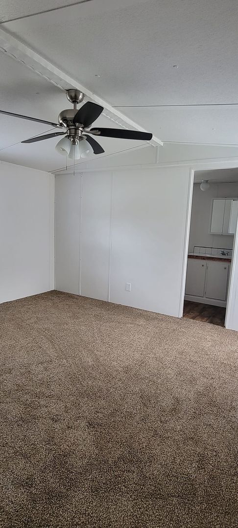 Building Photo - Ready to Move in