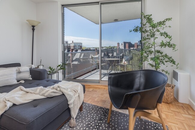 Building Photo - 19 Winchester St