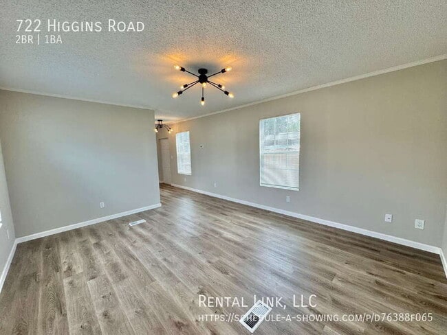 Building Photo - 722 Higgins Rd