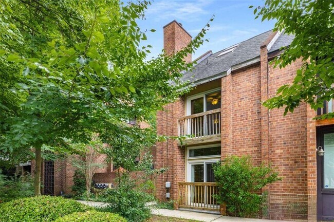 Foto del edificio - 654 Cleburne Terrace NE