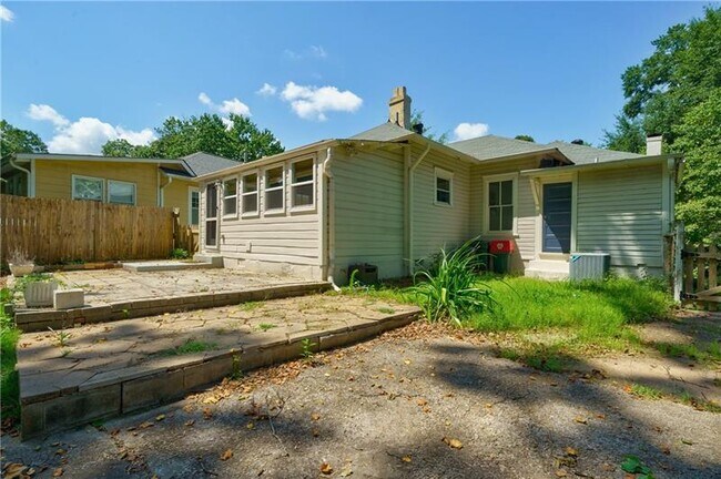 Building Photo - 215 Beaumont Ave