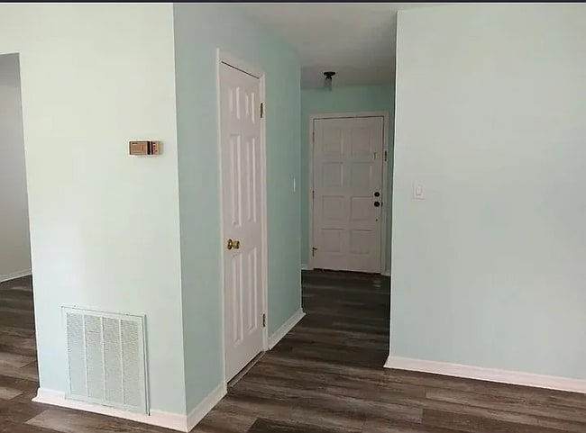 Building Photo - 294 SW Greenridge Ln