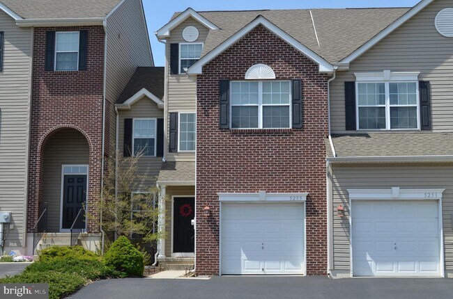 Building Photo - 5255 Spring Ridge Dr E