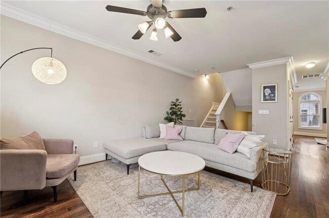 Building Photo - 305 Le Gran Bend